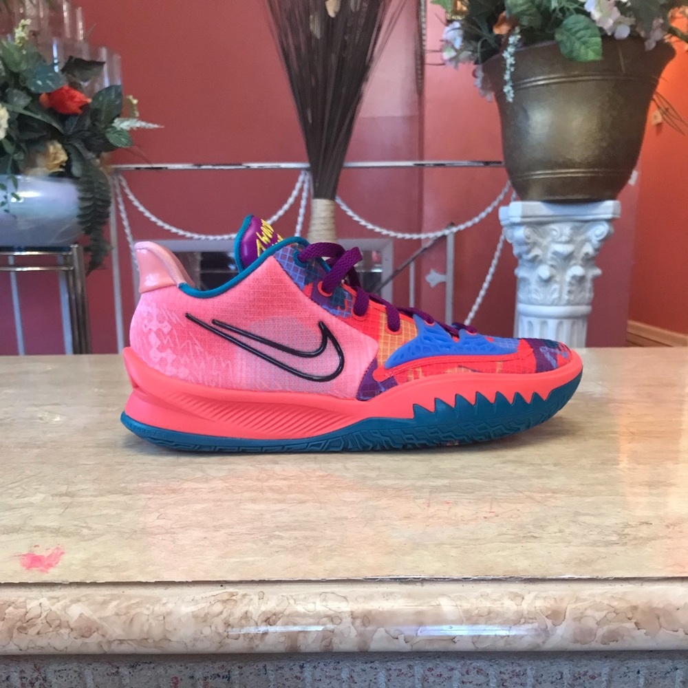 Kyrie low 4 Ep 1 world 1 people size 9.5 men’s Brand new never worn